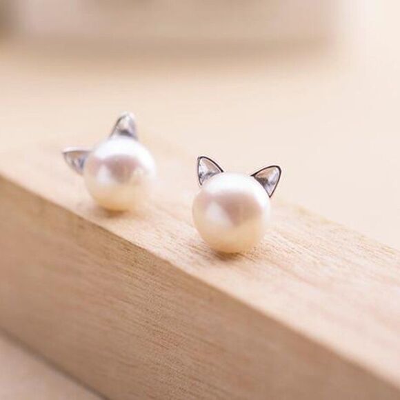 Silver Pearl Cat Earrings 😻 - Picture 6 of 6